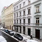 Well-Located Luxury 3Br Oasis In Central Prague